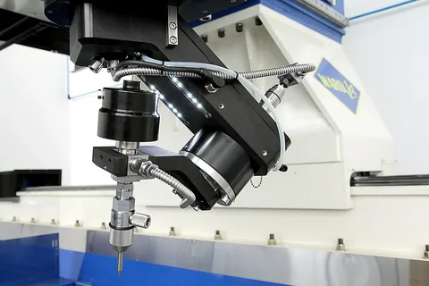 خدمات فرز CNC چهار محور